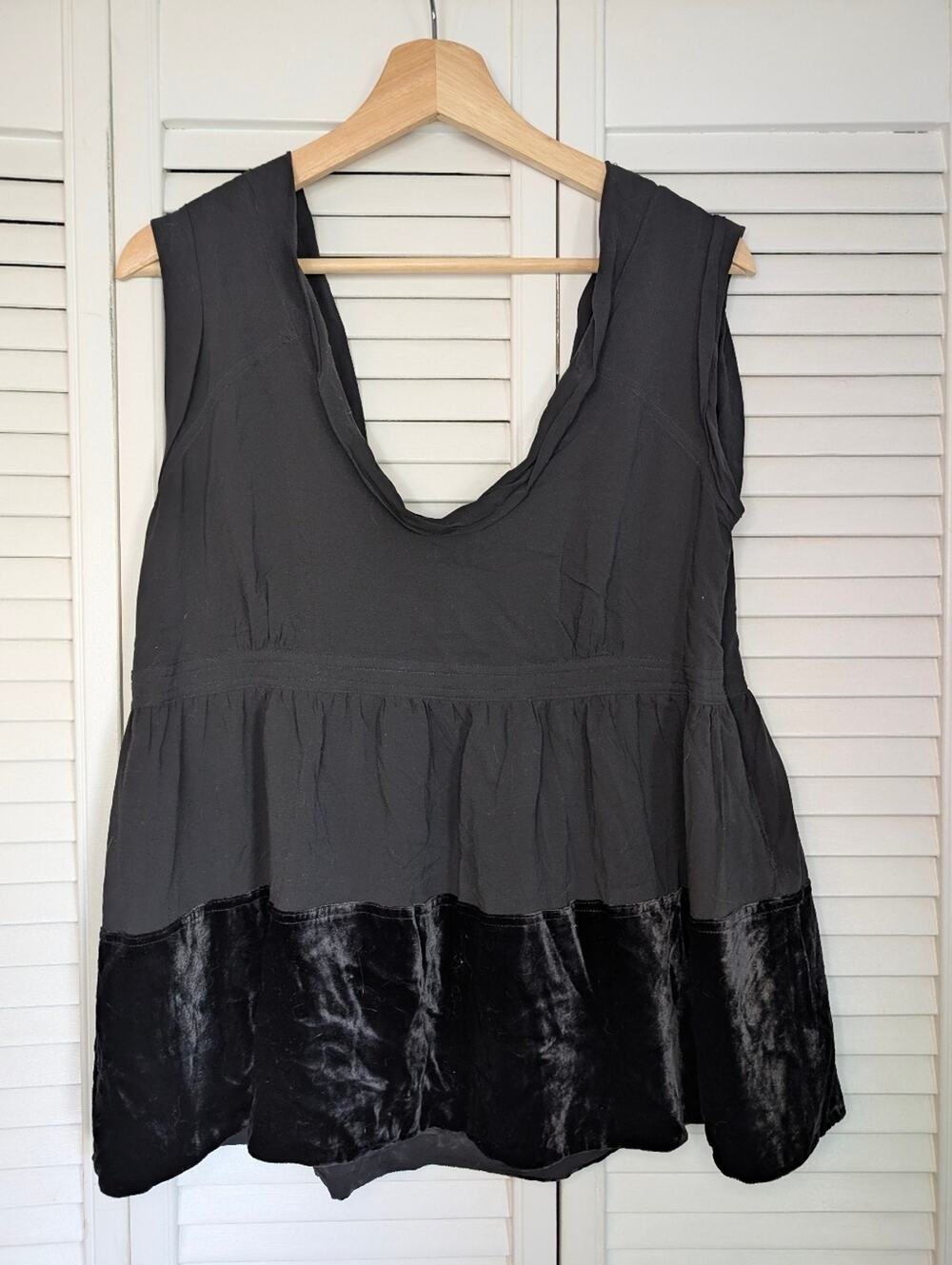 Burberry London Silk & Velvet Tiered Black Pleated Blouse Size 14 NWT
